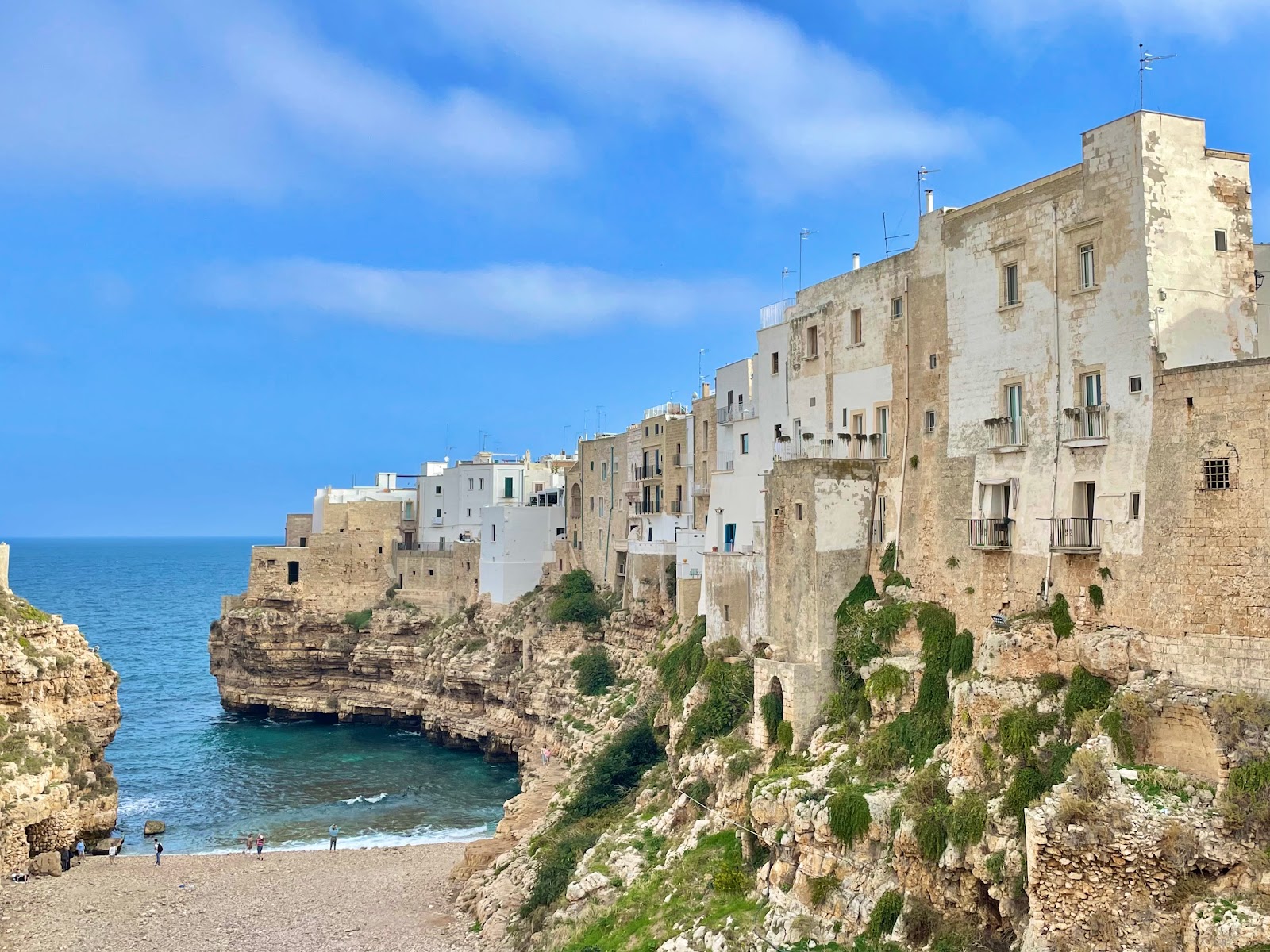 Lama Monachile cove beneath Polignano a Mare